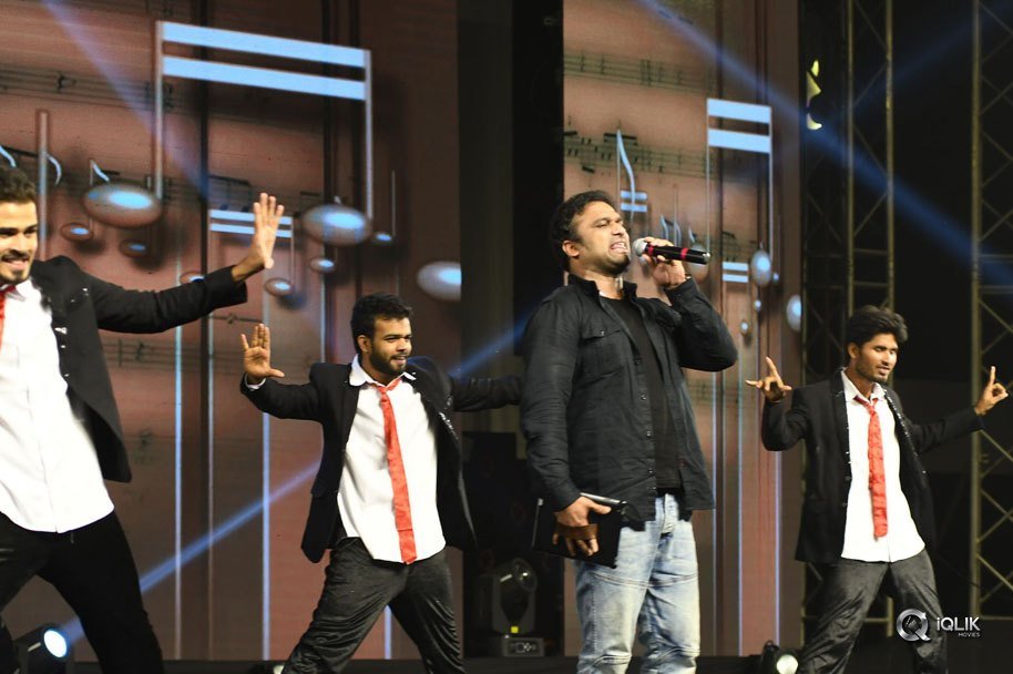 Vunnadhi-Okate-Zindagi-Movie-Audio-Launch